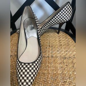 Michael Kor’s Womens heels, black and white